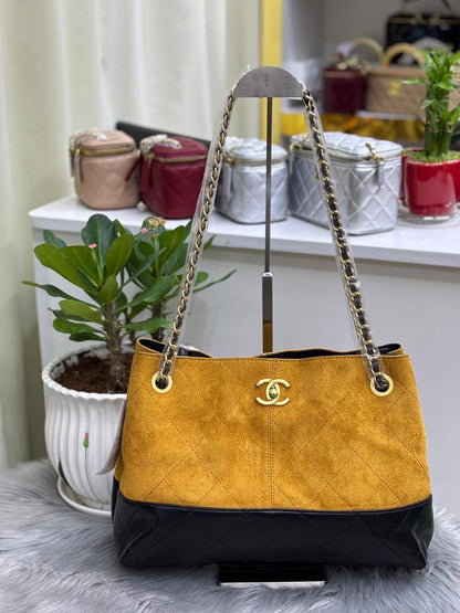 CHANEL  
SIZE  ……… 35 CM 
110 dhs🇦🇪

Zain51
♥️♥️♥️