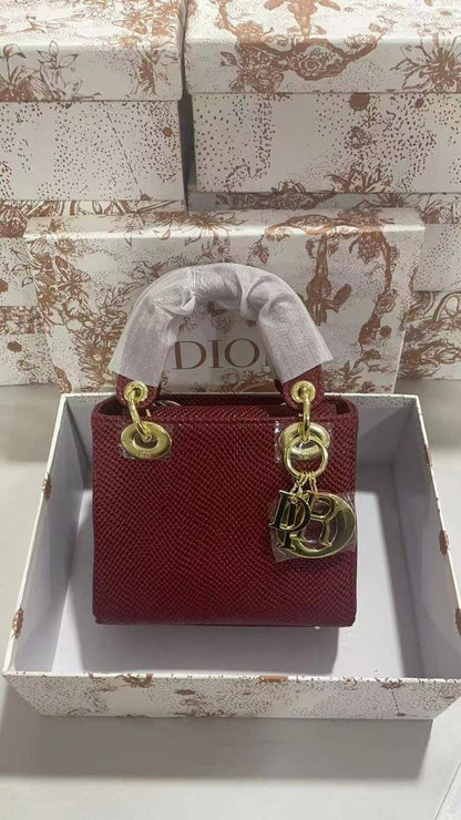 Lady Dior rare materials

Size : 18 * 14 * 7 cm
120 dhs🇦🇪

with box 
🎁🎁🎁

Zain115
♥️♥️♥️