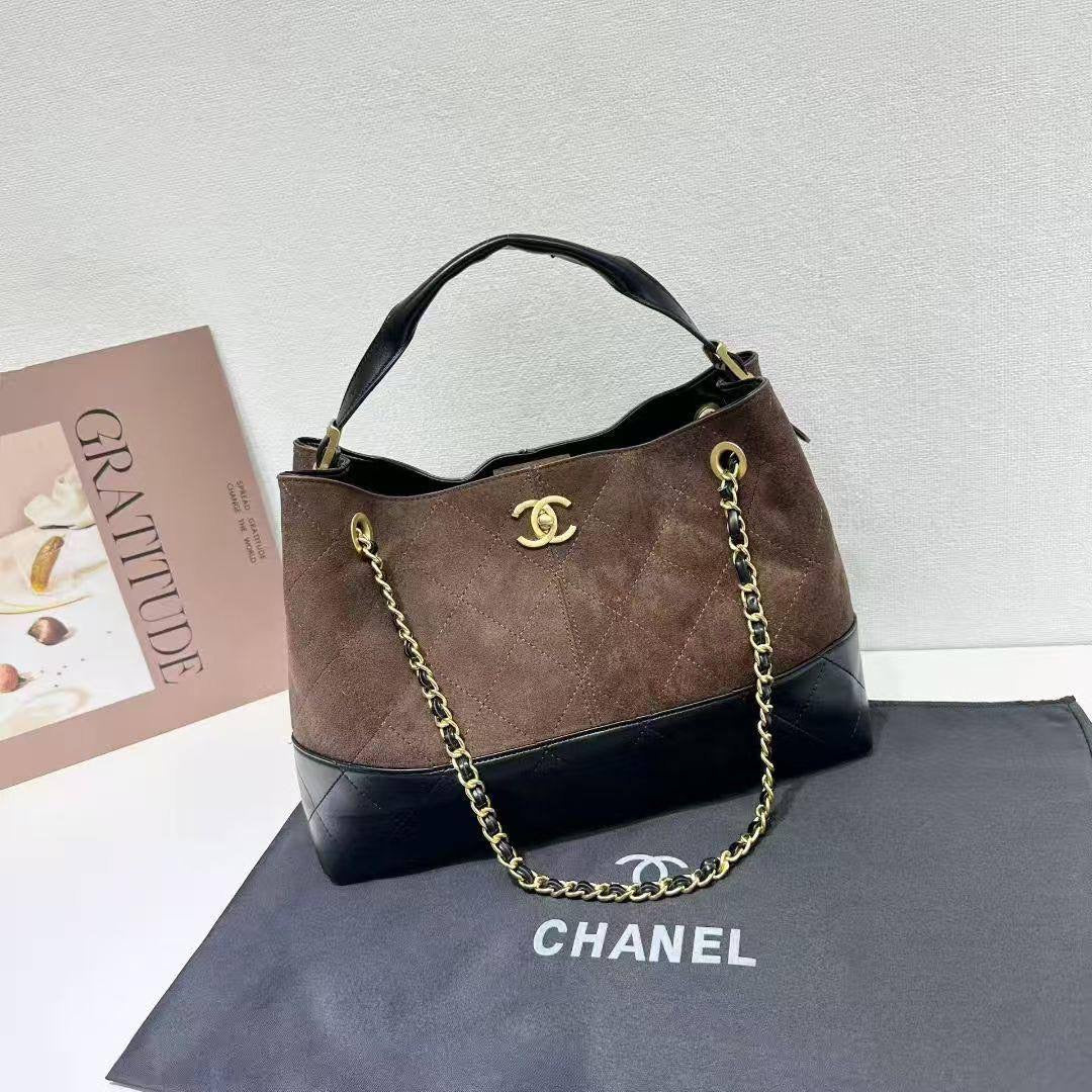 CHANEL 

NEW CAME 

GOOD QUALITY 

110 dhs🇦🇪

Zain39
♥️♥️♥️