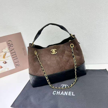 CHANEL 

NEW CAME 

GOOD QUALITY 

110 dhs🇦🇪

Zain39
♥️♥️♥️
