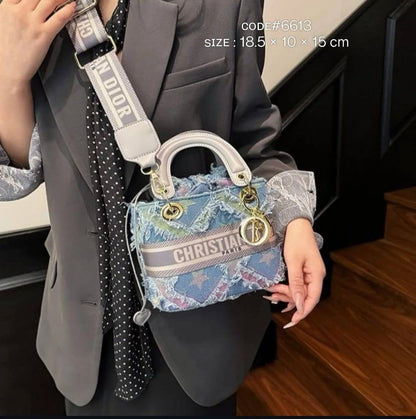 CHRISTIAN LADY DIOR
ᴅᴇɴɪᴍ ᴊᴇᴀɴ's ᴄʀᴏssʙᴀɢ
sɪᴢᴇ :18.5 cm

75 dhs🪙💕

Zain31
♥️♥️♥️