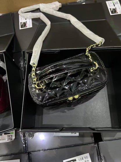 Chanel 24K
Size: 17 * 10 * 8 cm
90 dhs🇦🇪

with box
🎁🎁🎁

Zain115
♥️♥️♥️