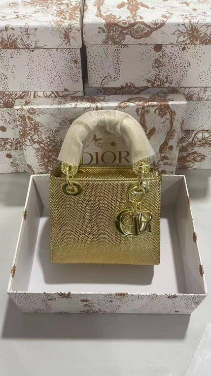 Lady Dior rare materials

Size : 18 * 14 * 7 cm
120 dhs🇦🇪

with box 
🎁🎁🎁

Zain115
♥️♥️♥️