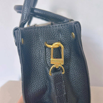 LV
25*20*10 cm
75 dhs🇦🇪

Zain17
♥️♥️♥️