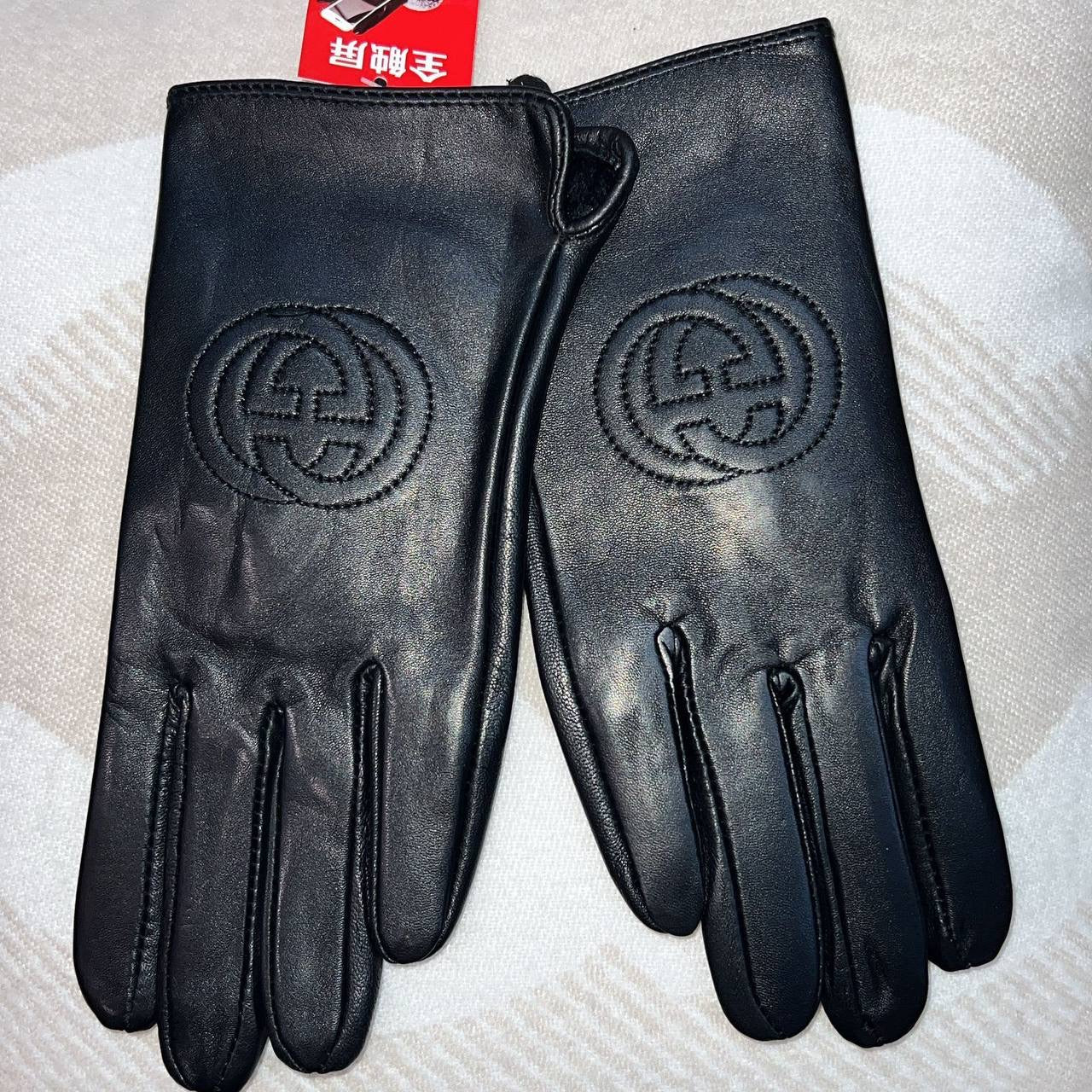 Women Gloves 
Free size 
80 dhs🪙

Zain88
♥️♥️♥️