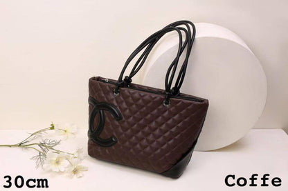 Chanel ᴄᴀᴍʙᴏɴ ᴛᴏᴛᴇ  
sʜᴏᴜʟᴅᴇʀ ʙᴀɢ
ᴡɪᴛʜᴏᴜᴛ ʙᴏx

sɪᴢᴇ:30ᴄᴍ
105 dhs🇦🇪

Zain56
♥️♥️♥️