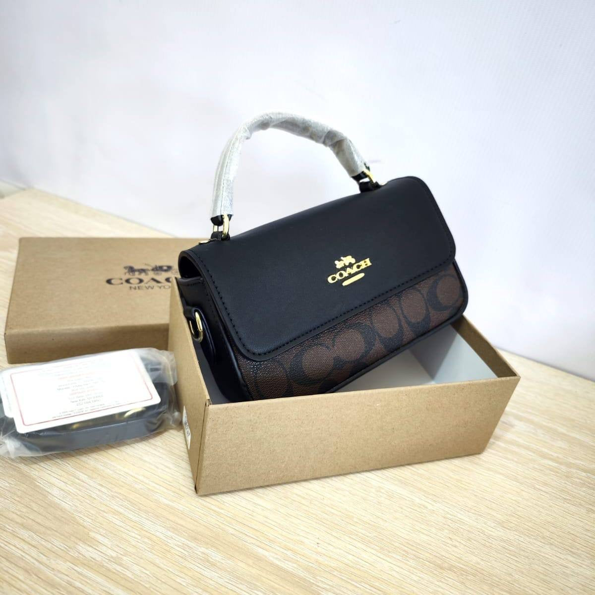 Coach
85 dhs🇦🇪

with box
🎁🎁🎁

size 19cm

Zain26
♥️♥️♥️