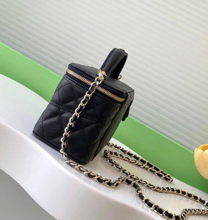 CHANEL 
GOOD QUALITY 
WITH BOX 
🎁🎁🎁

100 dhs🪙💕
SIZE: 16.5cm

Zain39
♥️♥️♥️