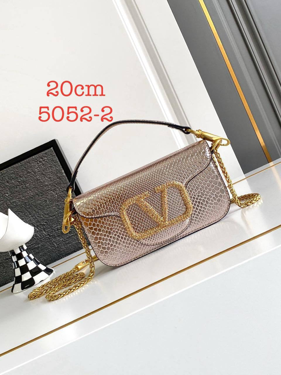 Valentino Master 

Master quality 
320 dhs🇦🇪
#20cm

Zain228
♥️♥️♥️