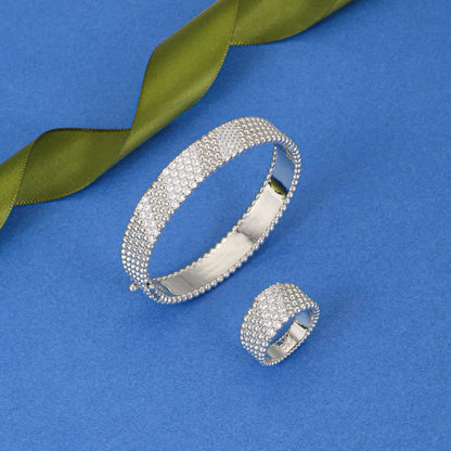 VCA Set
Bangle 
Ring 💍 
     6,7,8,9

95 dhs🇦🇪normal box🎁
125 dhs🇦🇪with Original box🎁

Zain48
♥️♥️♥️