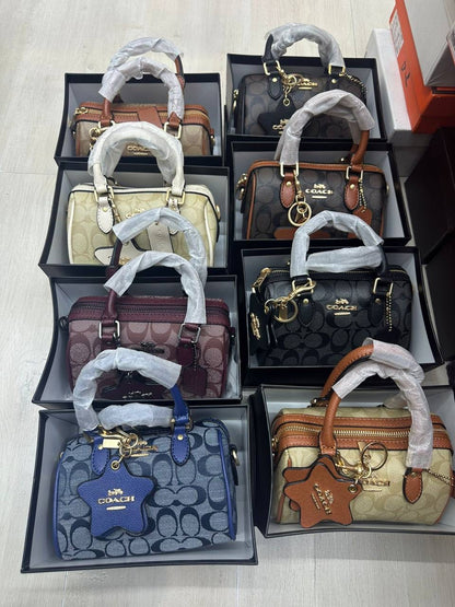 Coach

with box 
🎁🎁🎁

85 dhs🇦🇪

Zain137
♥️♥️♥️