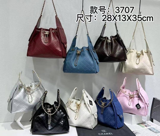 Chanel 
120 dhs🇦🇪
size 28×13×35cm

Zain213
♥️♥️♥️