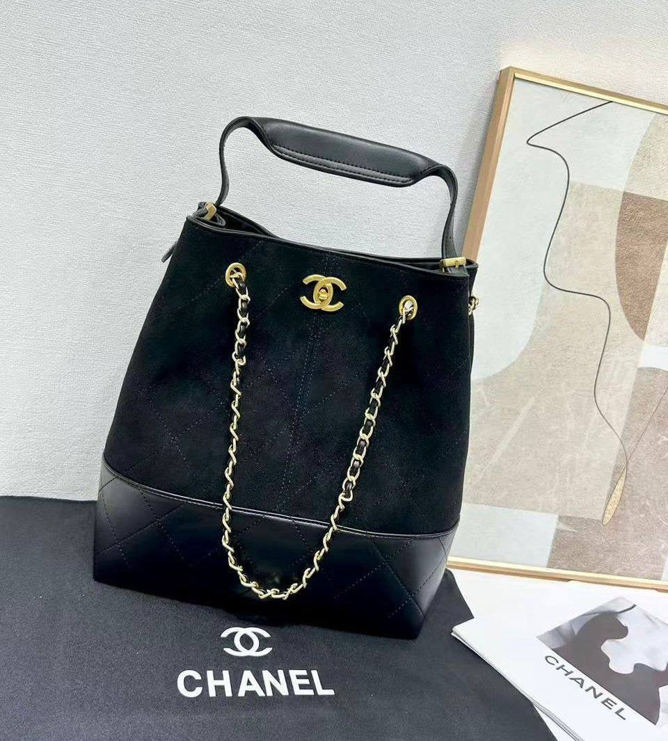 CHANEL 
NEW CAME GOOD QUALITY 
105 dhs🇦🇪

Zain39
♥️♥️♥️
