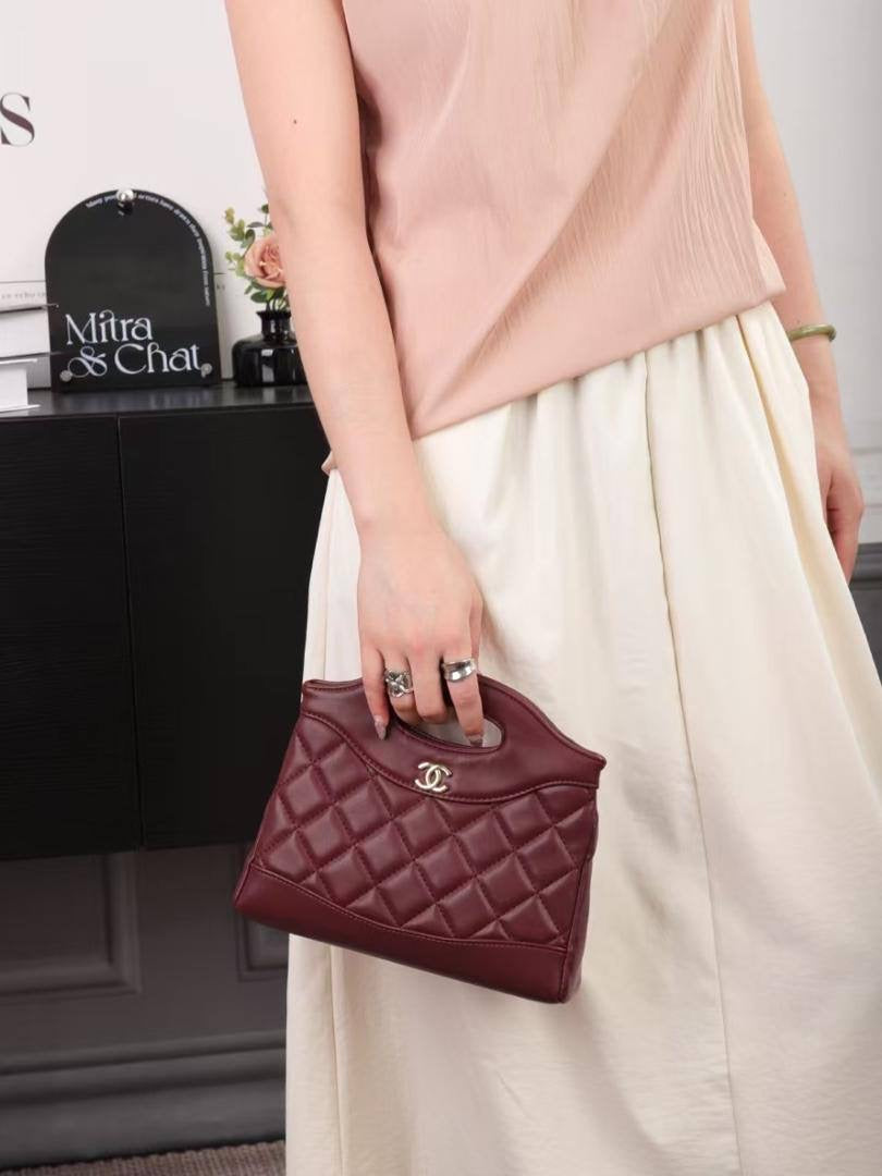 Chanel

95 dhs🇦🇪

high quality 

With box
🎁🎁🎁

Zain217
♥️♥️♥️