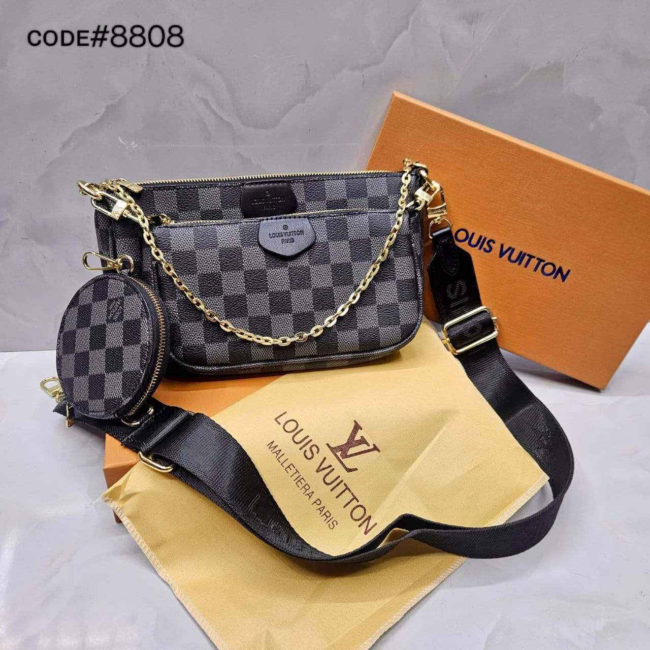 LV
ʟᴏᴏᴘ ʜᴏʙᴏ sʜᴏᴜʟᴅᴇʀ ʙᴀɢ
ᴍᴏɴᴏɢʀᴀᴍ ʟᴇᴀᴛʜᴇʀ
sɪᴢᴇ : 28 cm

70 dhs🪙💕

Zain31
♥️♥️♥️