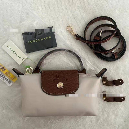 LongChamp Mini

High  Quality 

Size：19  * 11 cm
50 dhs🪙

Zain115
♥️♥️♥️