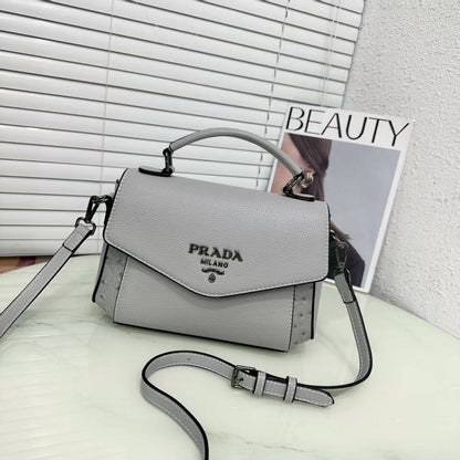 Prada 

Good Quality 

95 dhs🇦🇪

Zain250
♥️♥️♥️