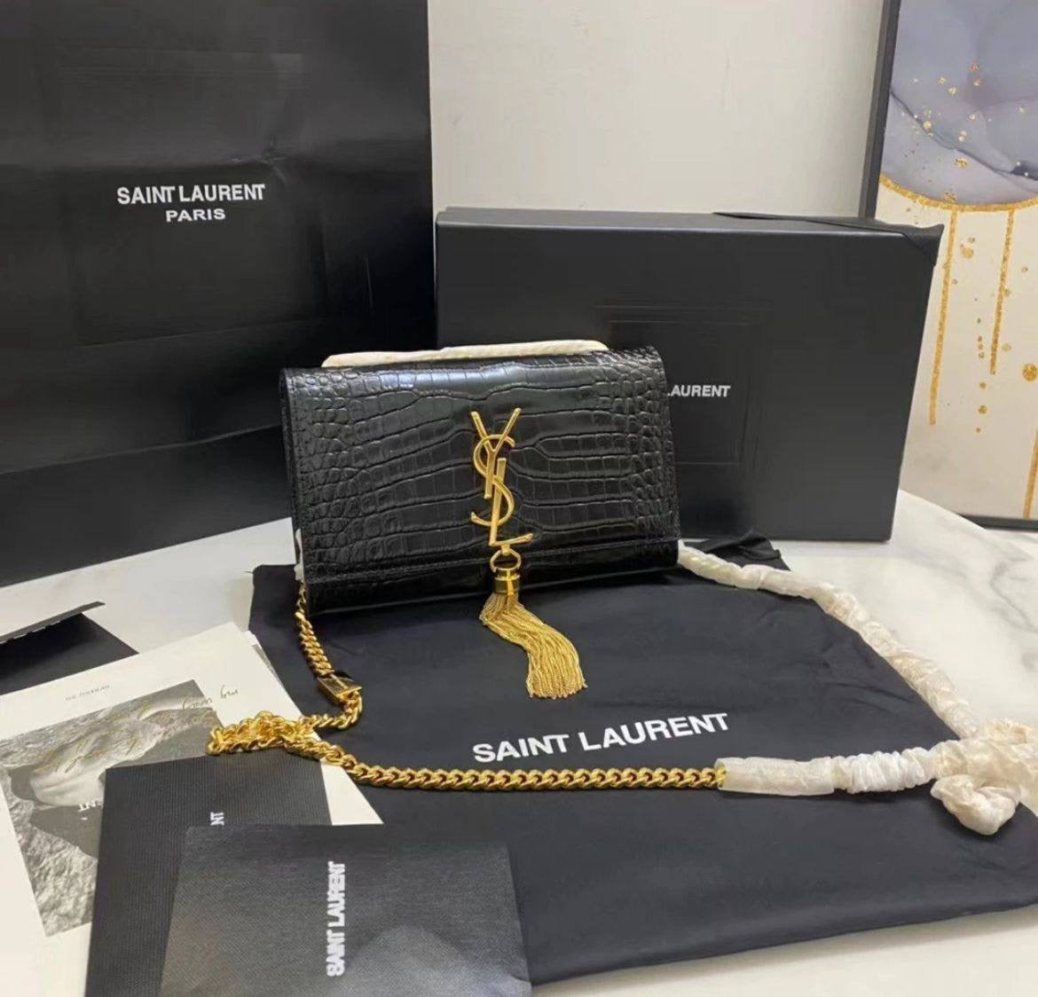 YSL

95 dhs🇦🇪

Good quality 
with box
🎁🎁🎁

Zain35
♥️♥️♥️