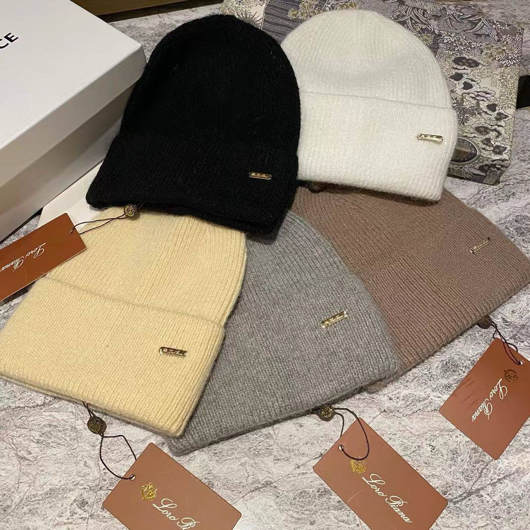 Loro piana winter hats 
Free size 
80 dhs🪙

Zain88
♥️♥️♥️