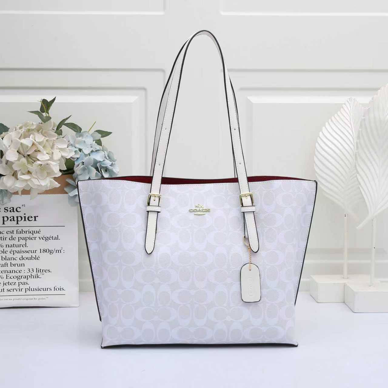 Coach
8 colors
Size:34×28×13                              
105 dhs🪙

Zain114
♥️♥️♥️