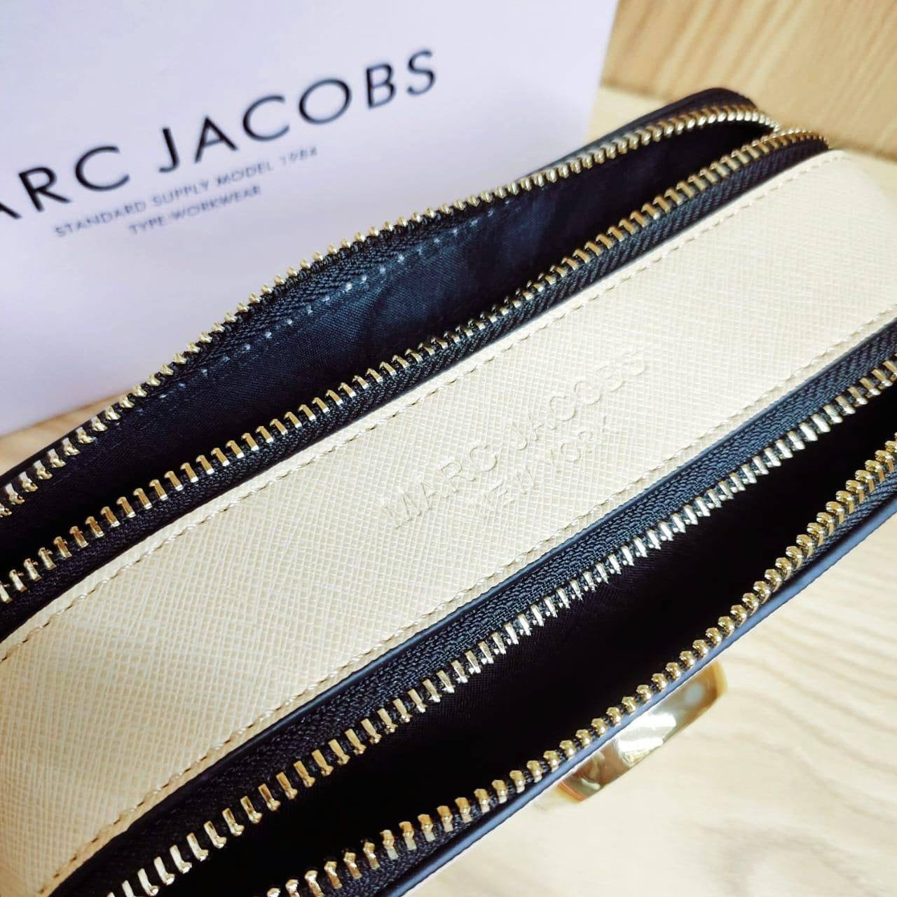 MARC JACOBS 

NEW CAME GOOD QUALITY 
WITH BOX 
🎁🎁🎁

80 dhs🇦🇪

Zain39
♥️♥️♥️
