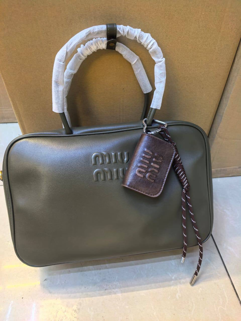 Miu Miu
Master

350 dhs🇦🇪
Add box paper bag🎁
30 dhs🇦🇪

Zain10
♥️♥️♥️