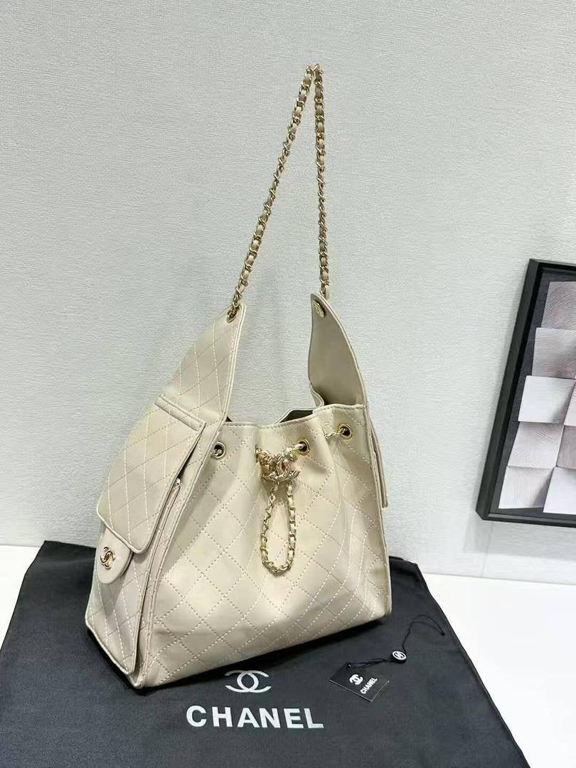 Chanel 
120 dhs🇦🇪
size 28×13×35cm

Zain213
♥️♥️♥️