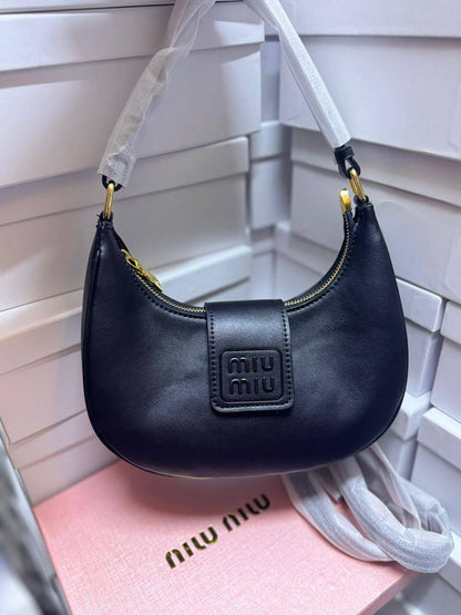 🎉 Offer 🎊  MiuMiu hobo
Size : 24 * 17 cm

75 dhs🇦🇪

with box🎁

Zain115
♥️♥️♥️