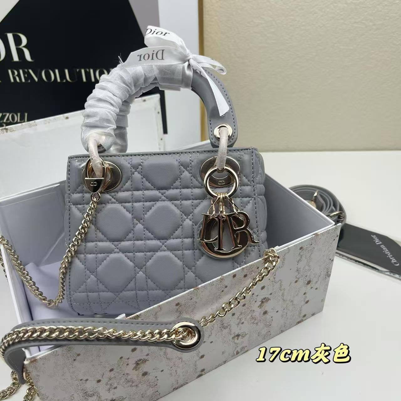 Lady Dior Master

250 dhs🇦🇪

#With box
🎁🎁🎁

#17cm

Zain228
♥️♥️♥️