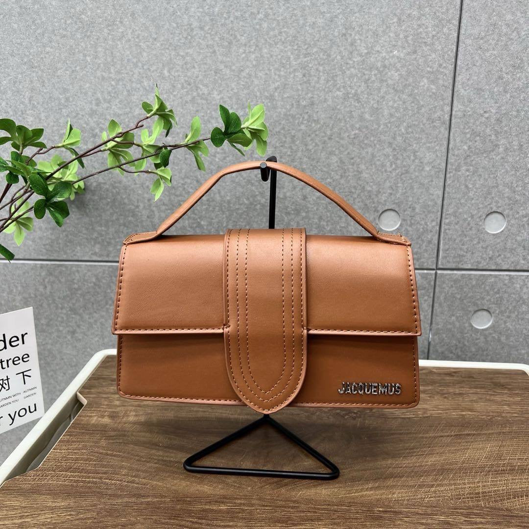 Jacquemus
nice quality
nice price 
65 dhs🪙💕

Zain22
♥️♥️♥️