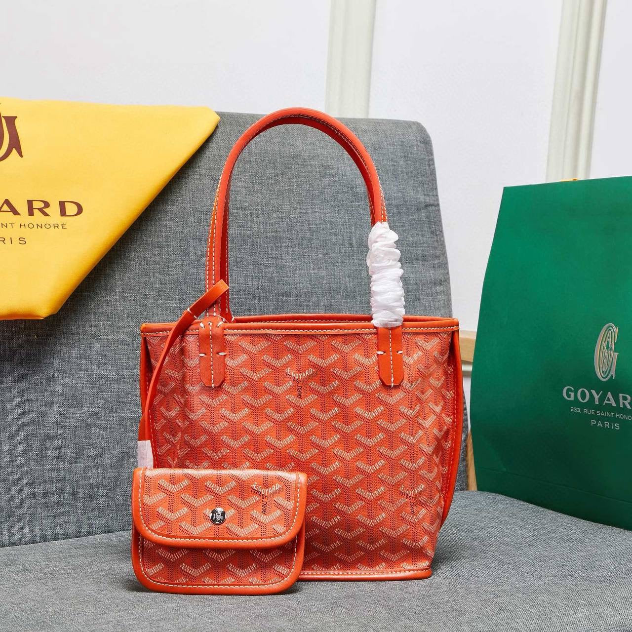 GOYARD 
NEW CAME 
HIGH QUALITY SMALL SIZE 
Use on both sides 
WITH BOX 
🎁🎁🎁

90 dhs🪙💕

Zain39
♥️♥️♥️