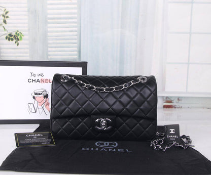 CHANEL 

GOOD QUALITY 

WITH BOX 
🎁🎁🎁

110 dhs🇦🇪

Zain39
♥️♥️♥️