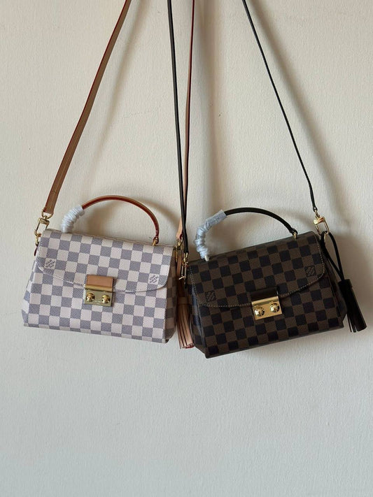Louis vuitton
Master +++
*23 cm*
*AVAILABLE NOW*
For Price 👇 WTSP Text Zain 0568585901

Zain257
♥️♥️♥️