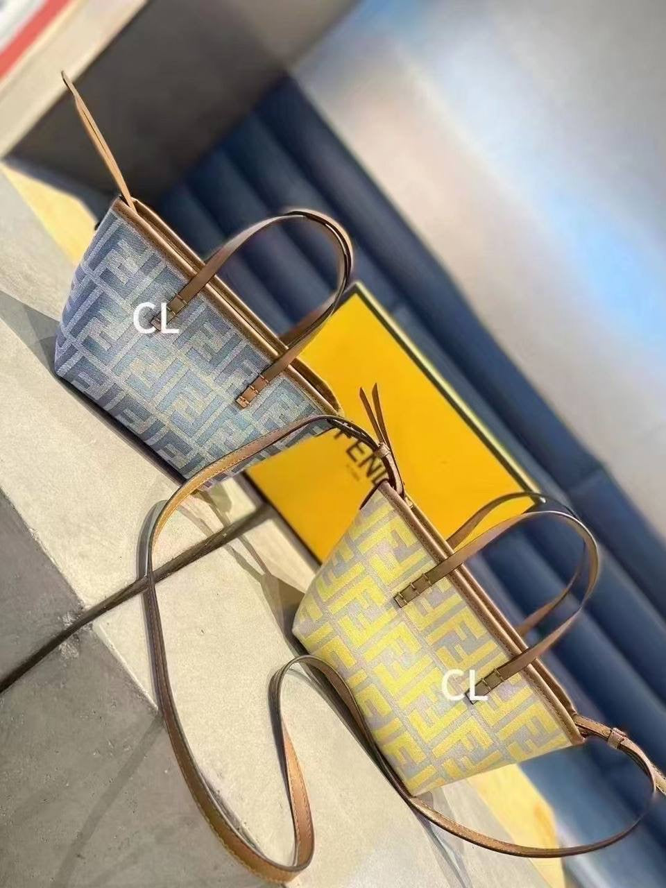 Fendi
Best quality 

with box’s 
🎁🎁🎁

85 dhs🇦🇪

size 26 cm

Zain158
♥️♥️♥️