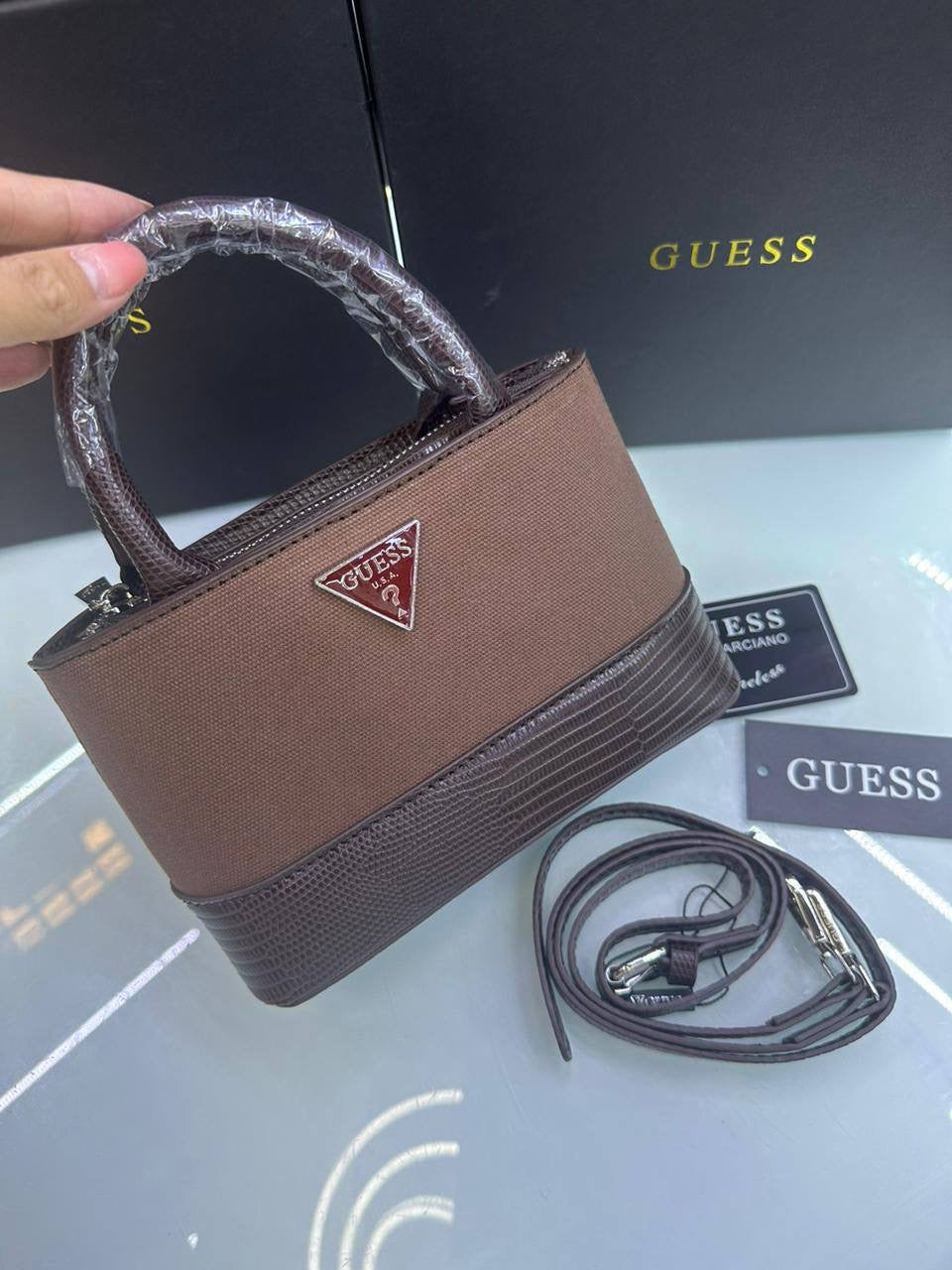 GUESS 
90 dhs🇦🇪

with box
🎁🎁🎁

Zain90
♥️♥️♥️