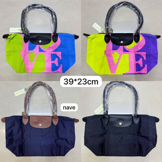 Longchamp 🔥
High quality
Size: 39*23 / 48*26 cm
60 dhs🪙💕

Zain115
♥️♥️♥️
