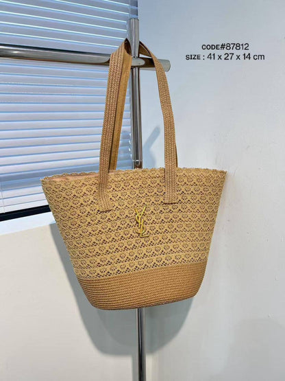 YSL - YVES SAINT LAURENT
BEACH  SHOULDER BAG
sɪᴢᴇ : 41 cm

55 dhs🪙

Zain31
♥️♥️♥️