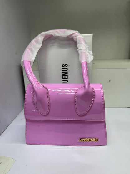 Jacquemus
With box 
🎁🎁🎁

70 dhs🇦🇪
offer

Zain50
♥️♥️♥️