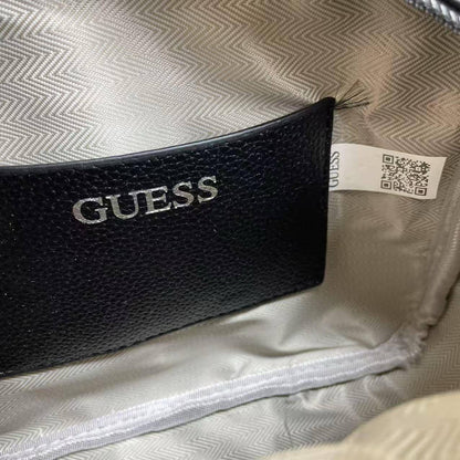 Guess
23*18*7.5 cm
65 dhs🪙💕

Zain17
♥️♥️♥️