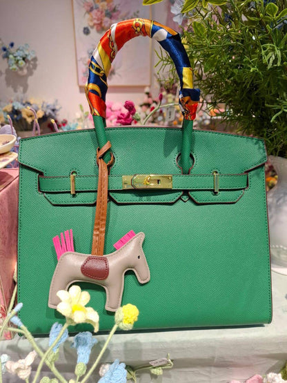 Hermes
30cm
Horse doll + Scarve
120 dhs🇦🇪

Zain44
♥️♥️♥️