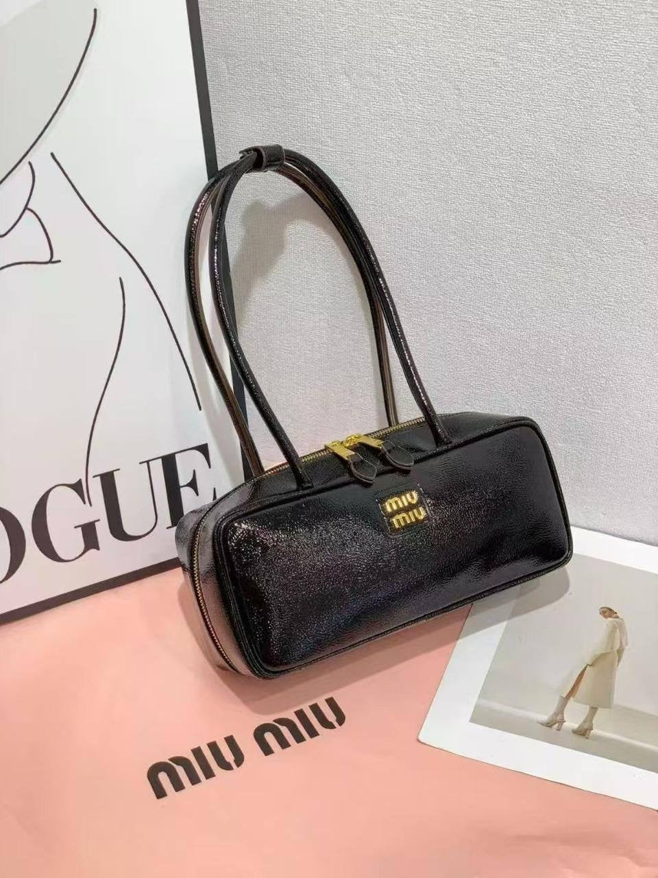Miu Miu
Size : 30 * 14 * 9.5 cm
80 dhs🇦🇪

Zain115
♥️♥️♥️