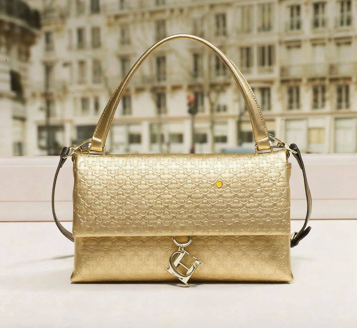 CH CH
95 dhs🇦🇪

size：24cm

Good quality 

with box
🎁🎁🎁

Zain35
♥️♥️♥️