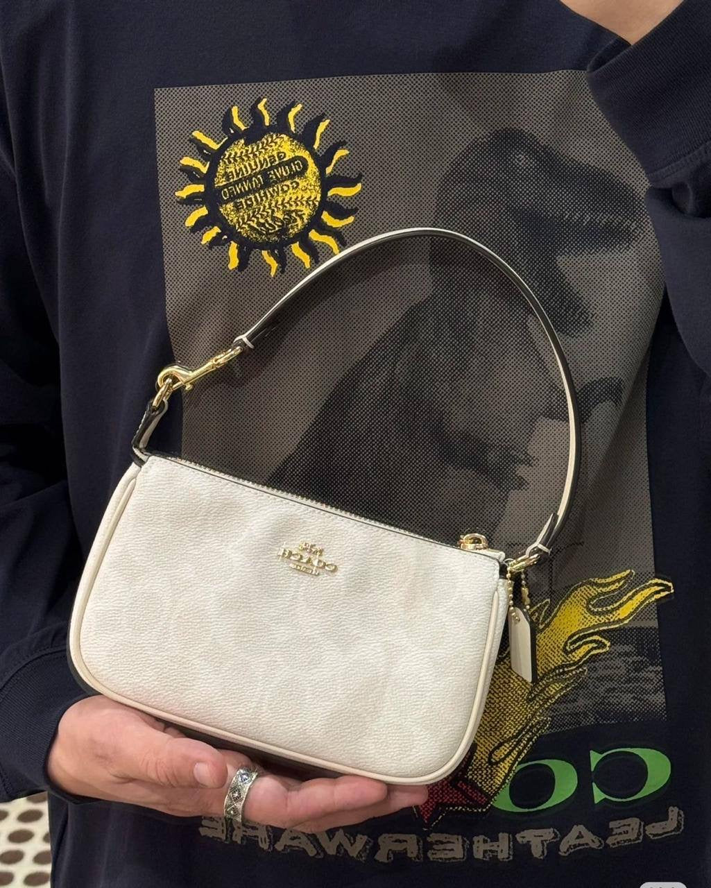 Coach Nalita

Size : 20 * 12 cm

80 dhs🇦🇪

with box 🎁

Zain115
♥️♥️♥️