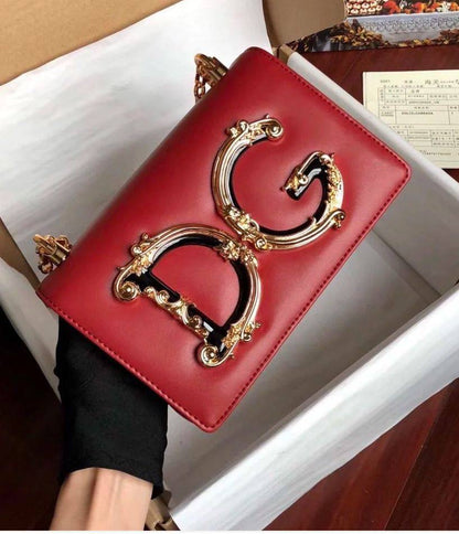 D&G
110 dhs🇦🇪

with box
🎁🎁🎁

size 22cm

Zain26
♥️♥️♥️