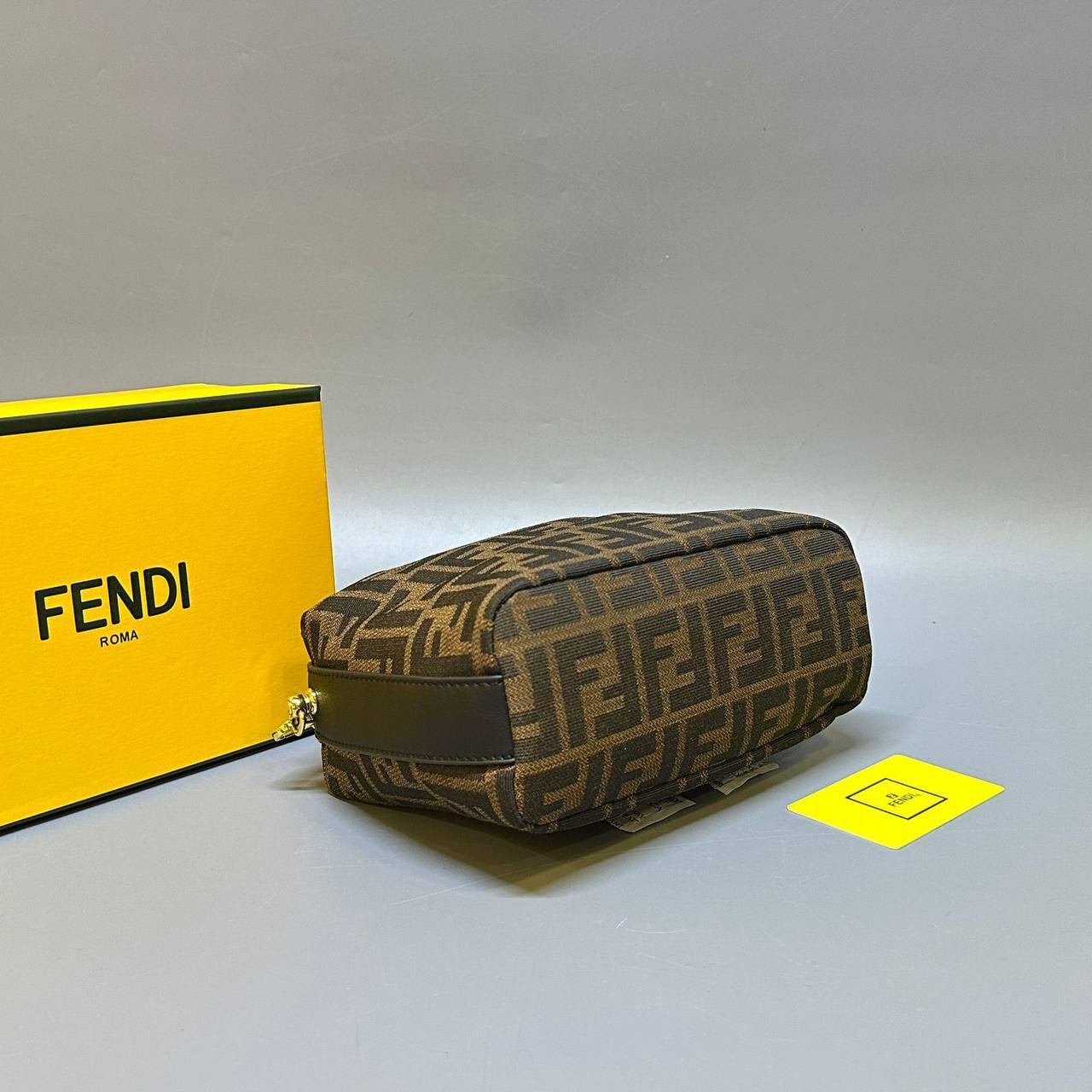 FENDI

 NEW CAME GOOD QUALITY 
WITH BOX 
🎁🎁🎁

90 dhs🇦🇪

Zain39
♥️♥️♥️