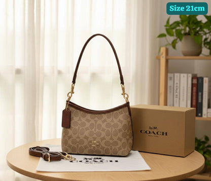 Coach
Best quality 

with box’s 
🎁🎁🎁

90 dhs🪙💕
size 21cm

Zain158
♥️♥️♥️