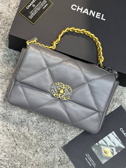 Chanel 
         26 Cm
250 dhs🇦🇪

Zain131
♥️♥️♥️