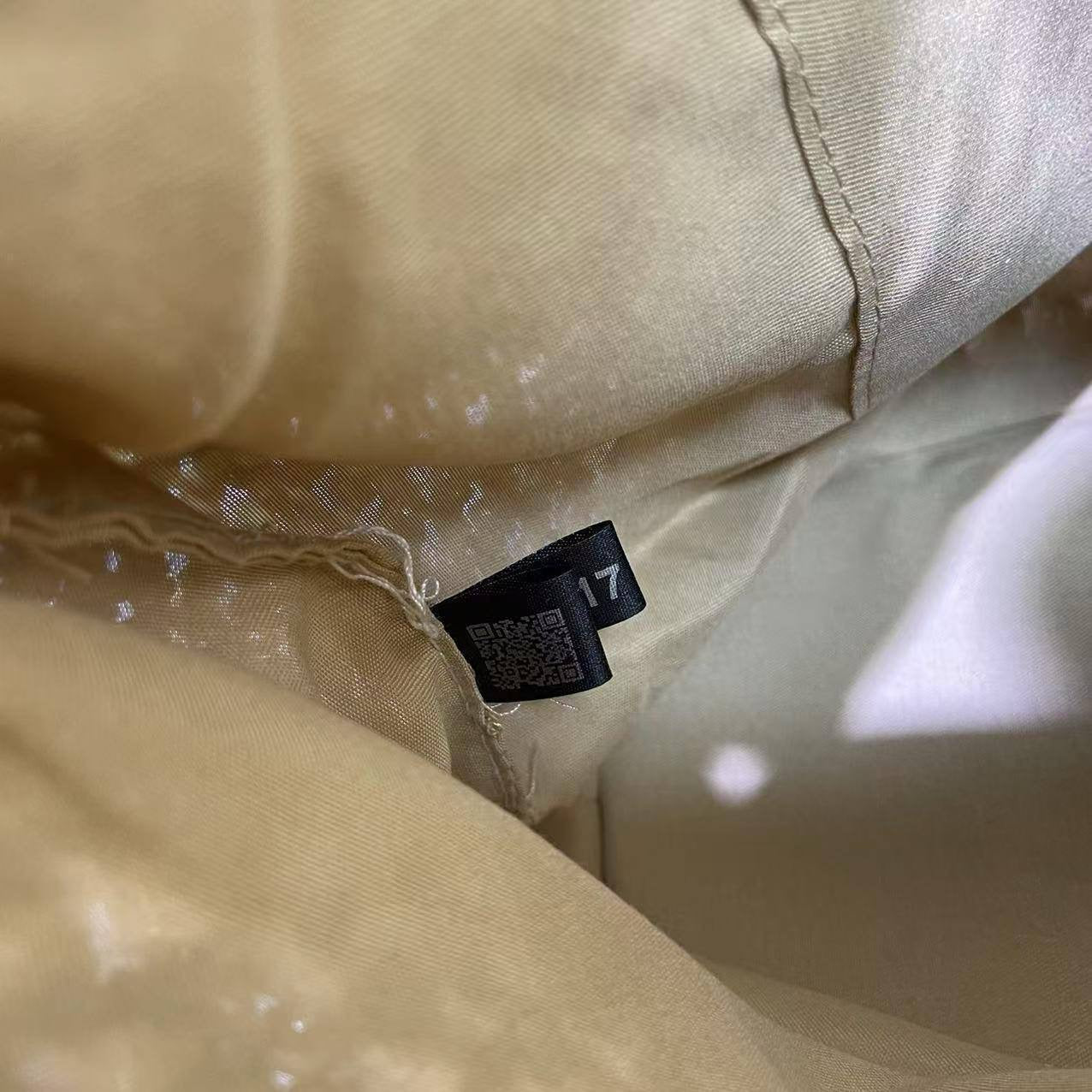 YSL
30*26*13cm
With box 
🎁🎁🎁

115 dhs🪙

Zain17
♥️♥️♥️