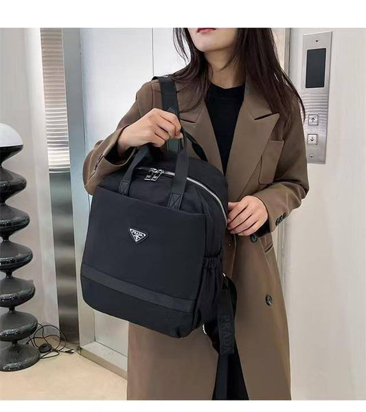 Prada
37*27*13cm
80 dhs🇦🇪

Zain17
♥️♥️♥️