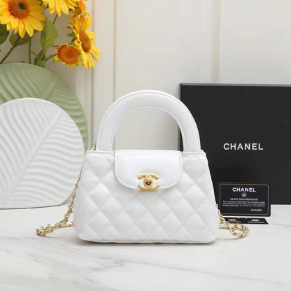 Chanel 

100 dhs🇦🇪

with box
🎁🎁🎁

size 20×6×13cm

Zain42
♥️♥️♥️